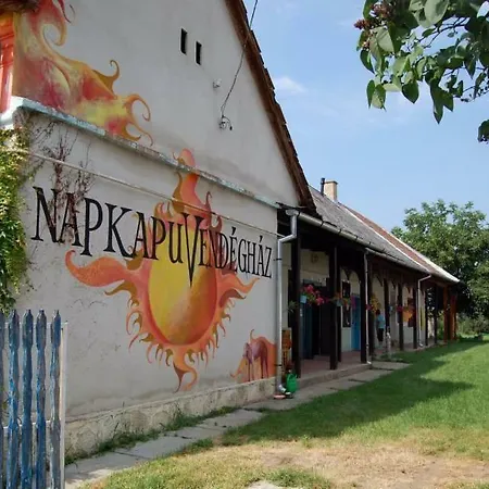 Napkapu Vendeghaz